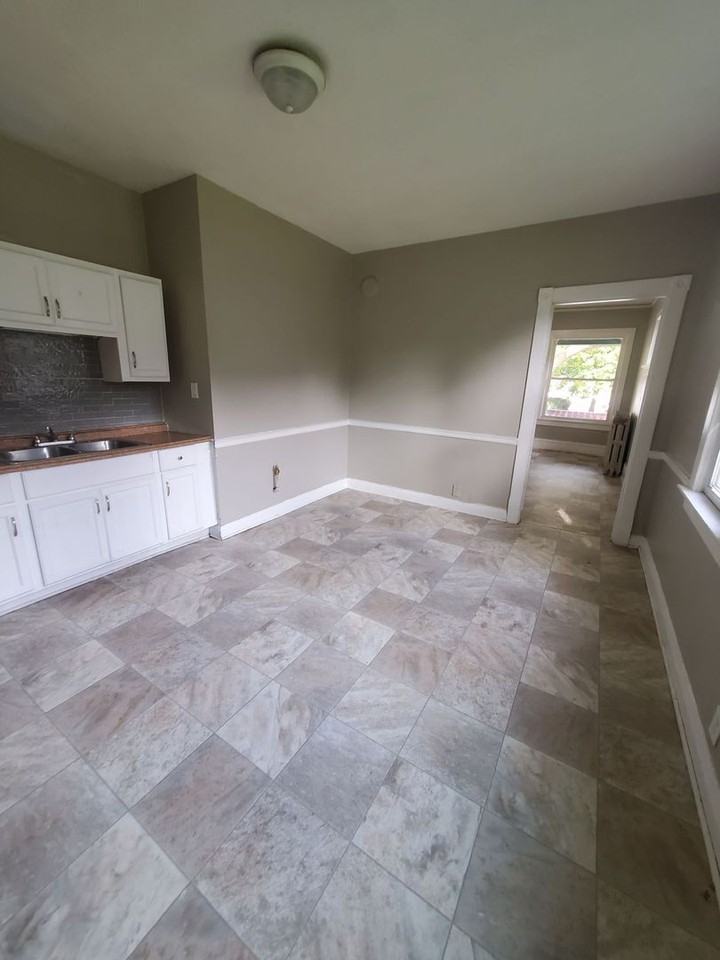 1621 W Meinecke Ave - Photo 4 of 17