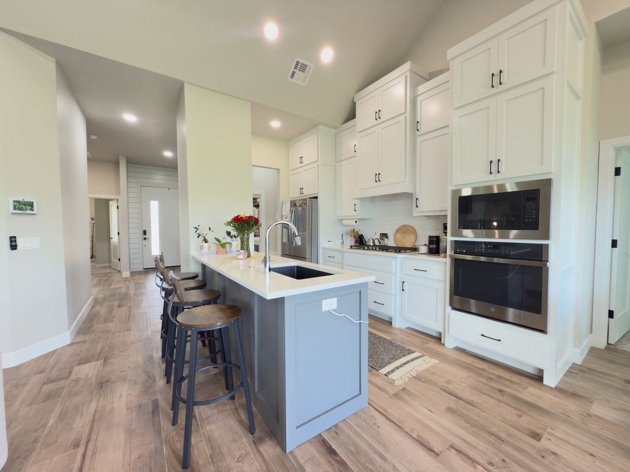 6109 Nw 158th St - Photo 4 of 26