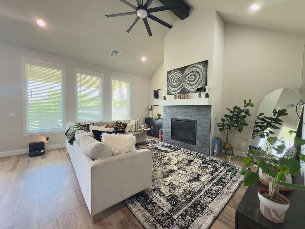 6109 Nw 158th St - Photo 6 of 26