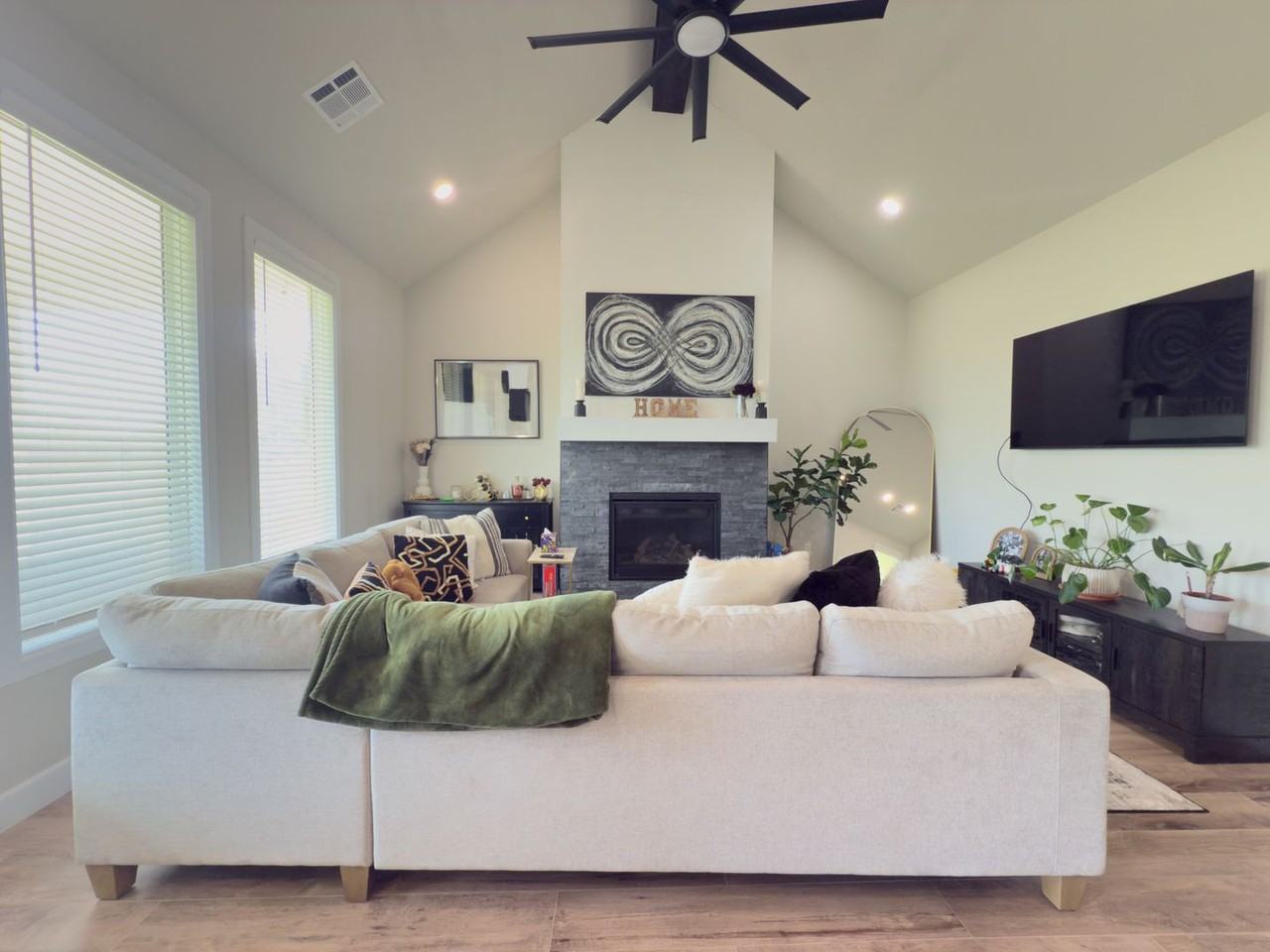 6109 Nw 158th St - Photo 7 of 26