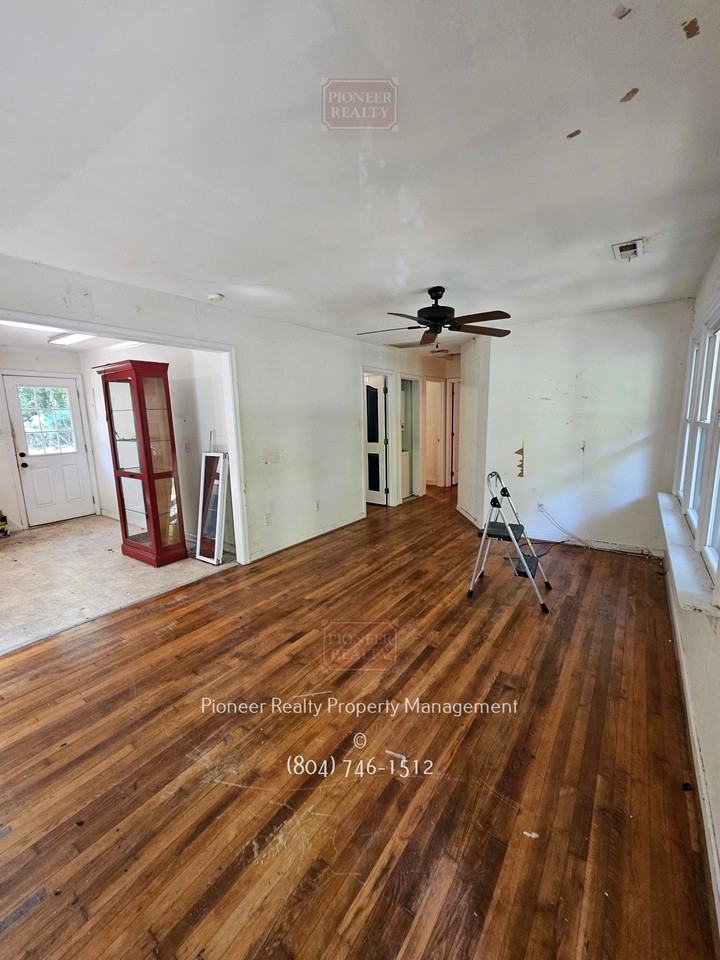 1500 Shadycrest Ln #1 - Photo 2 of 35