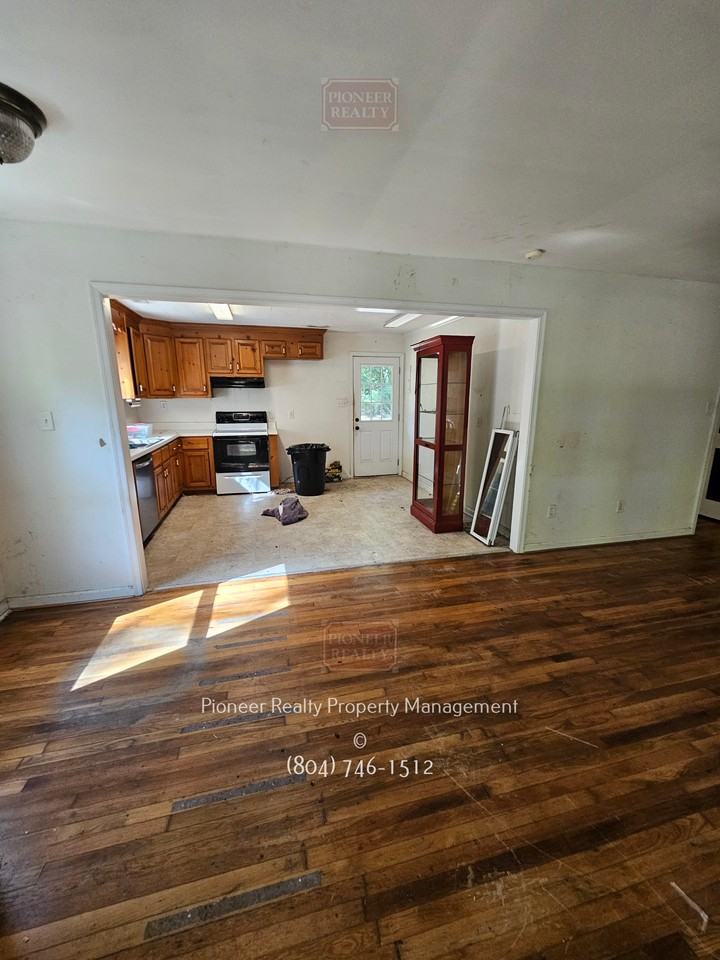 1500 Shadycrest Ln #1 - Photo 3 of 35
