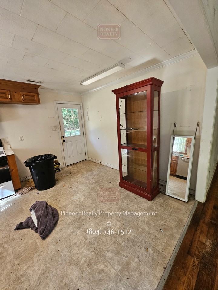 1500 Shadycrest Ln #1 - Photo 5 of 35