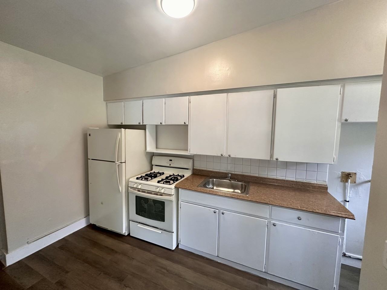 2350-2360 Newton Street - Photo 4 of 12
