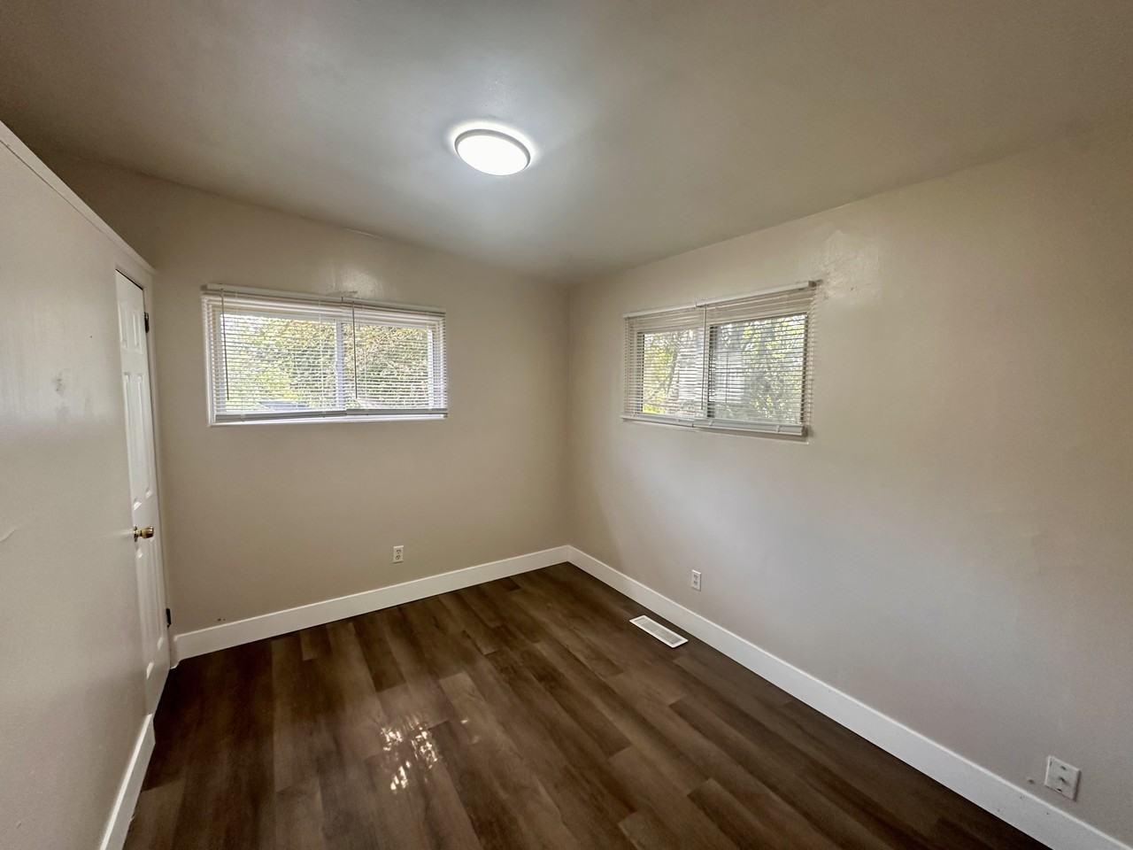 2350-2360 Newton Street - Photo 5 of 12
