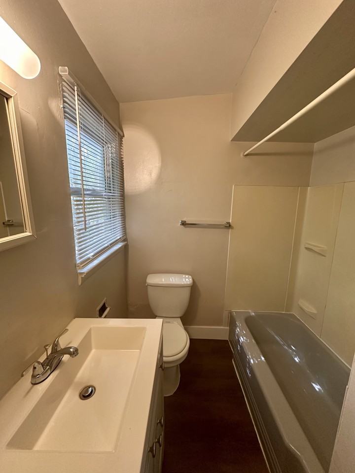 2350-2360 Newton Street - Photo 7 of 12