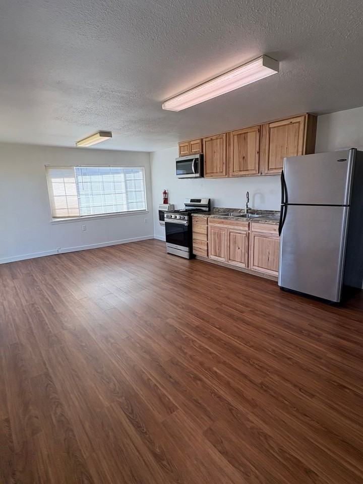 2095 Lotus Ln - Photo 3 of 8