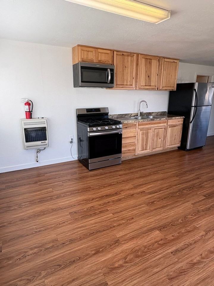 2095 Lotus Ln - Photo 5 of 8