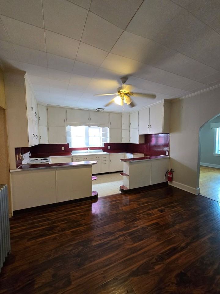 320 State St - Photo 2 of 15