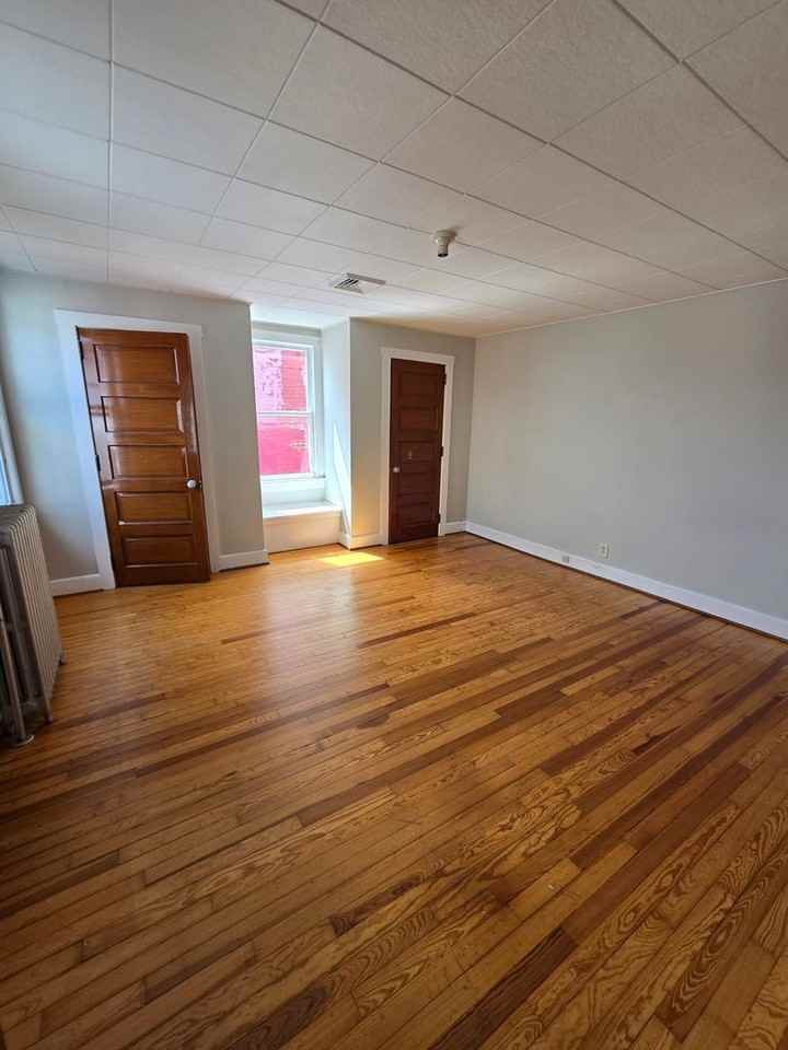 320 State St - Photo 4 of 15
