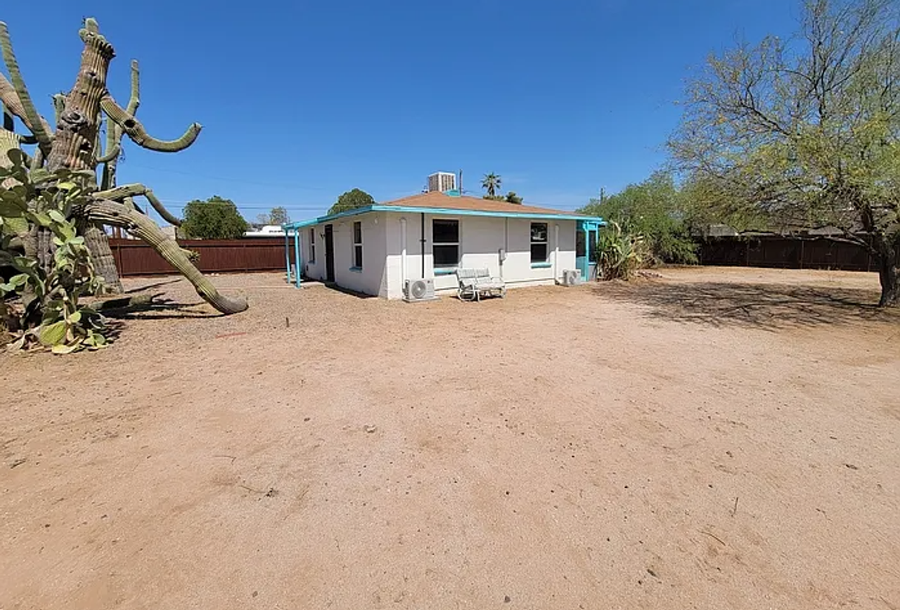 4423 E Fairmount St - Photo 3 of 31