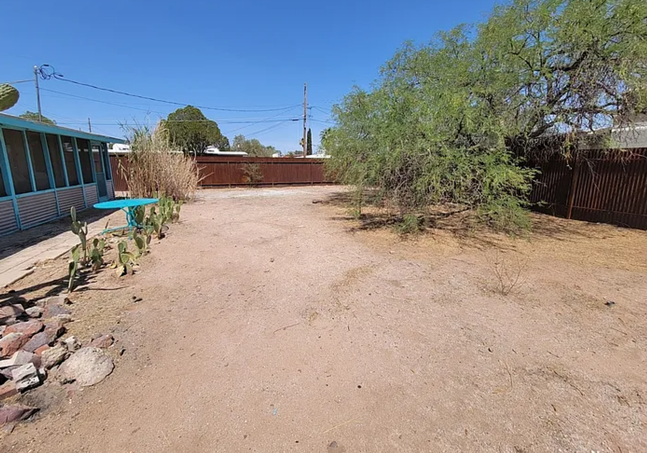 4423 E Fairmount St - Photo 6 of 31