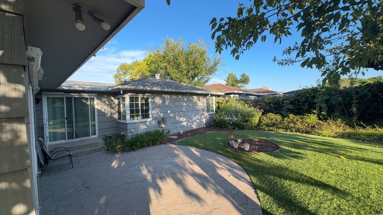 5346 E Falls View Dr - Photo 2 of 19
