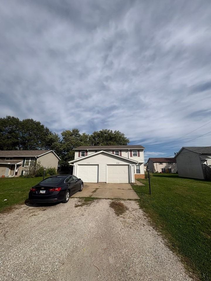 2720 S Aerial Dr - Photo 2 of 17