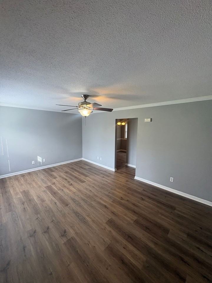 2720 S Aerial Dr - Photo 4 of 17
