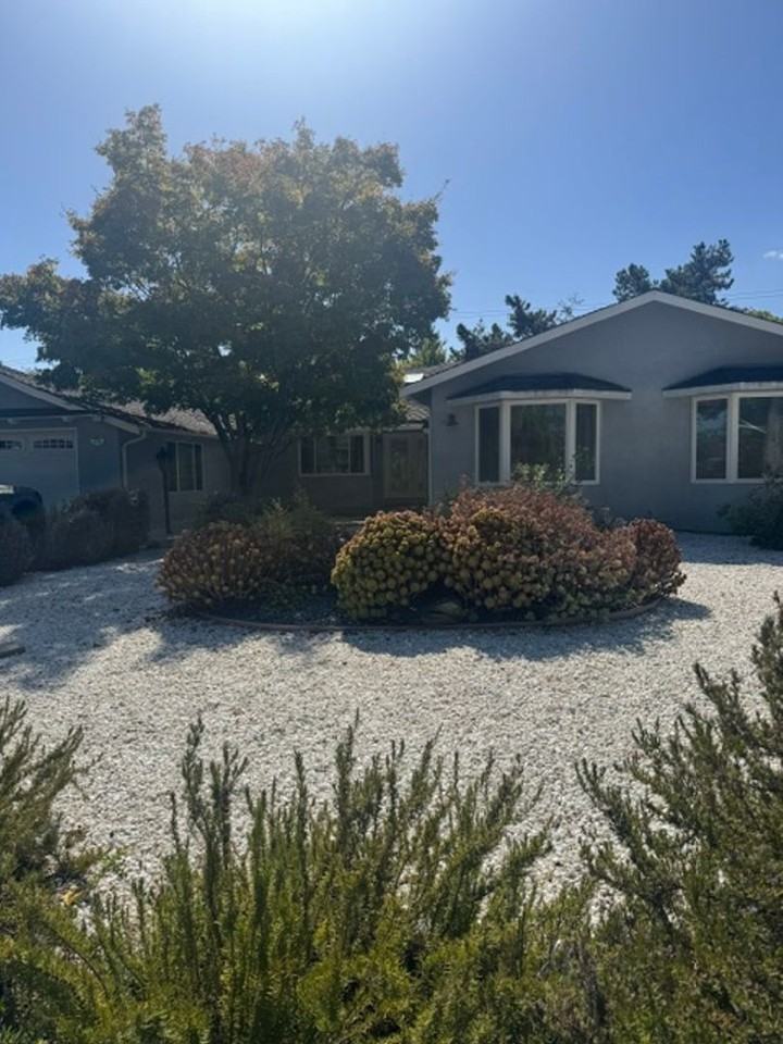 1074 Highlands Cir - Photo 3 of 32