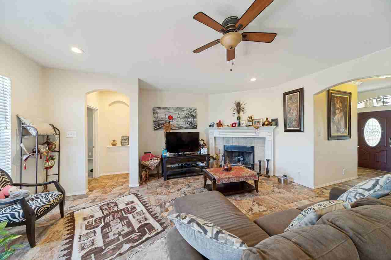 8235 Rockwell Vis - Photo 3 of 25