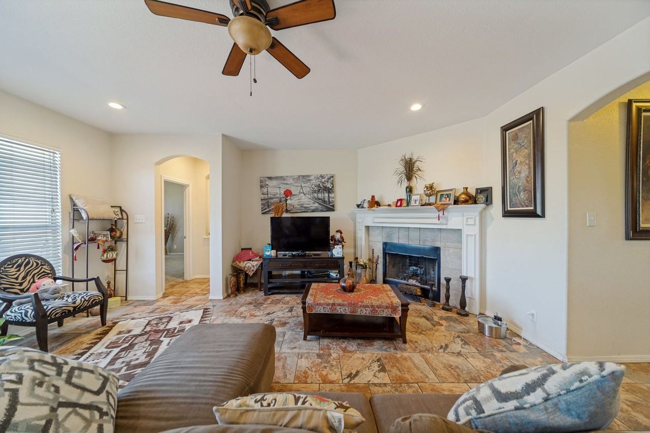 8235 Rockwell Vis - Photo 6 of 25