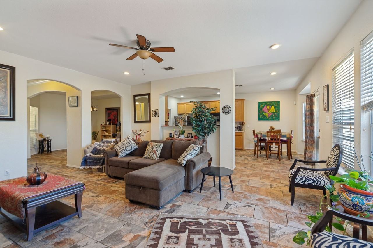 8235 Rockwell Vis - Photo 7 of 25