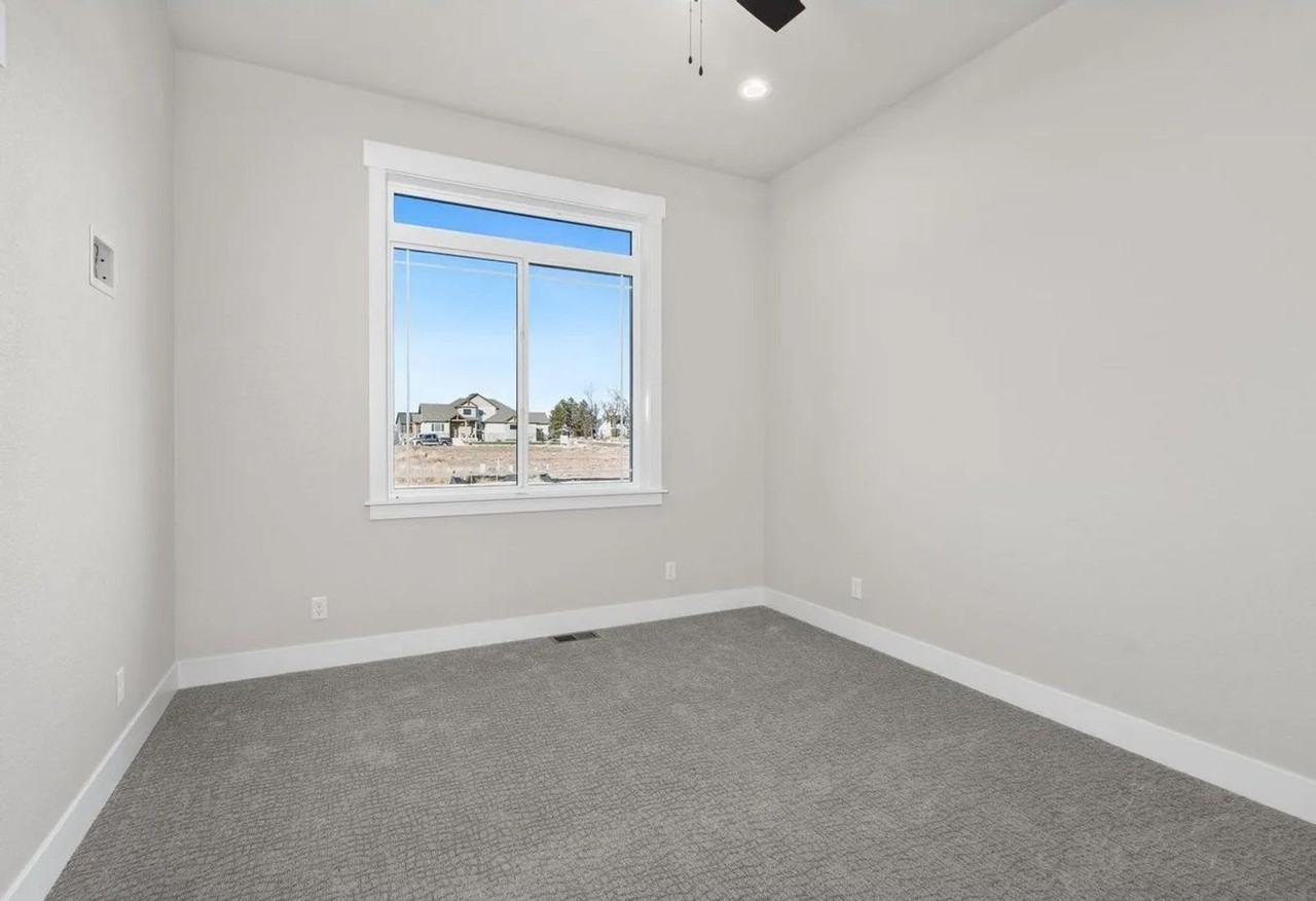 1369 Burt Ave - Photo 3 of 20