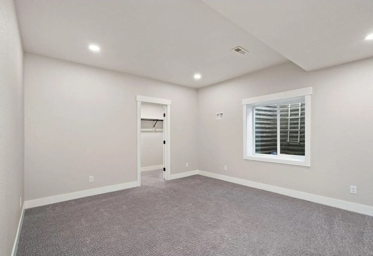 1369 Burt Ave - Photo 5 of 20