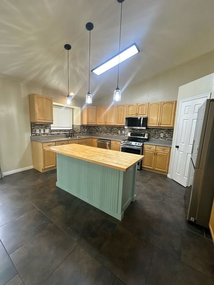 2109 N 2525 W - Photo 3 of 25