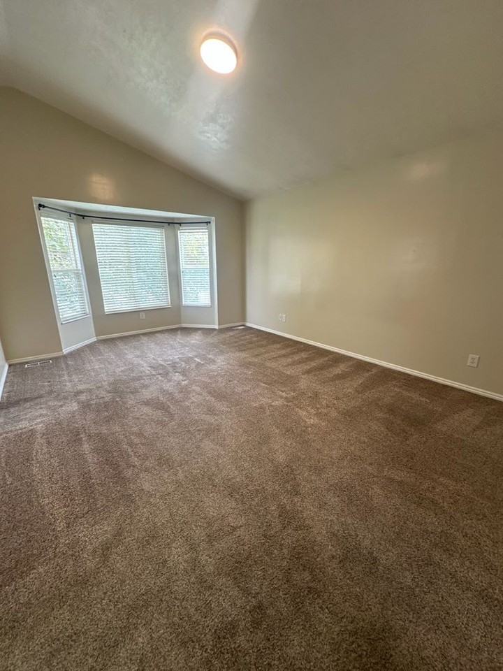 2109 N 2525 W - Photo 5 of 25