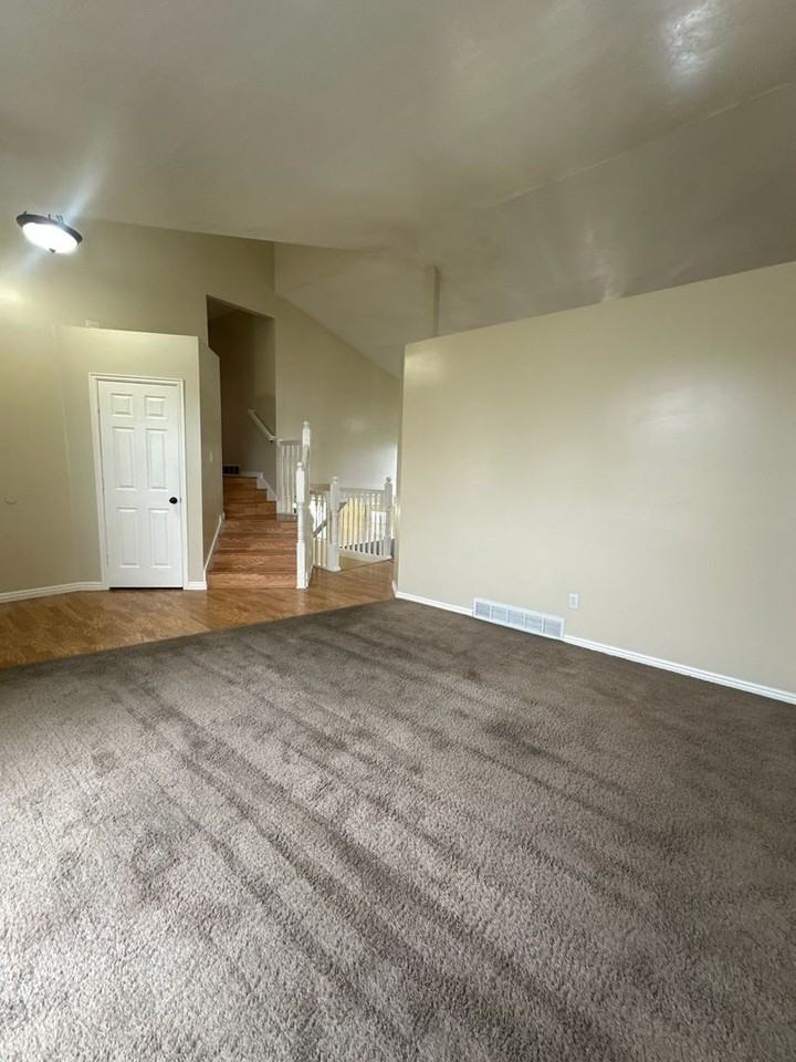 2109 N 2525 W - Photo 7 of 25