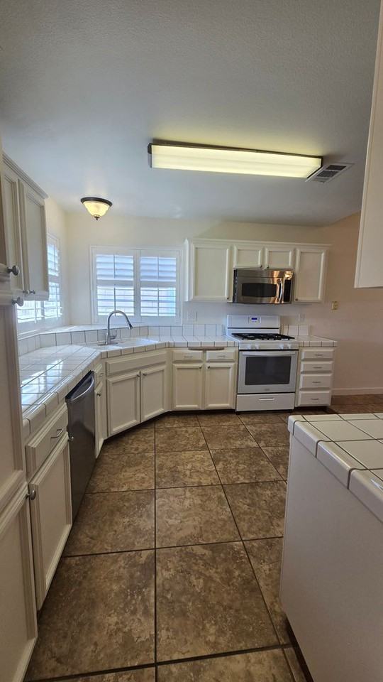 9002 Krug Ct - Photo 3 of 24