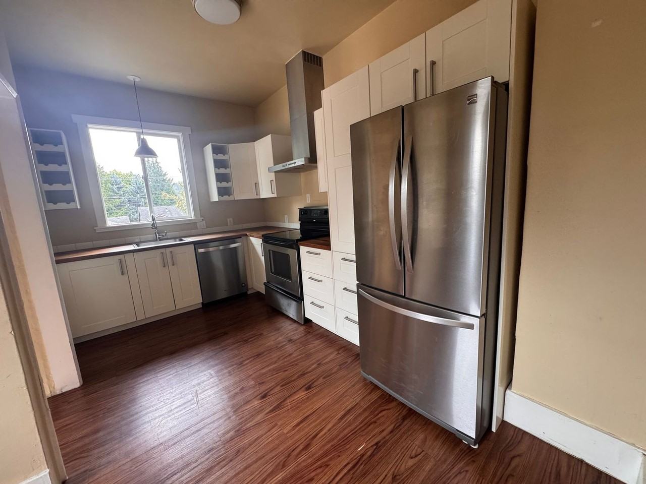 747 S Henderson St - Photo 7 of 17
