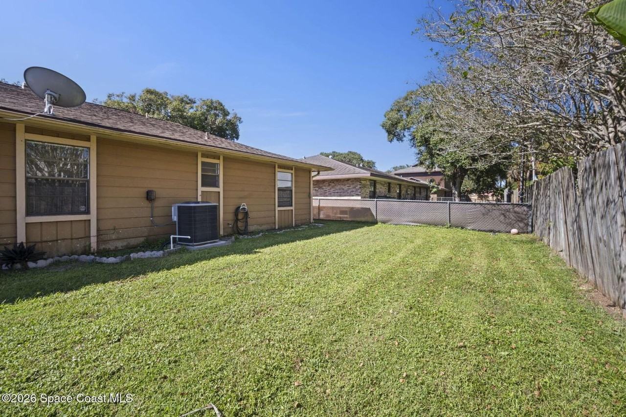 1780 Stewart Pl - Photo 2 of 26