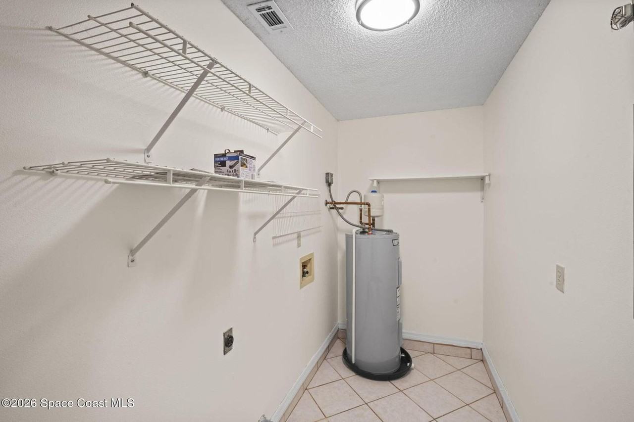 1780 Stewart Pl - Photo 4 of 26