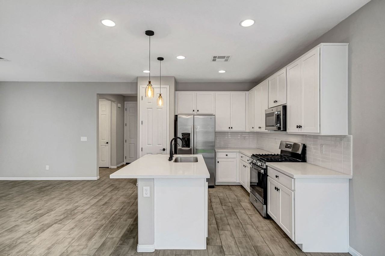 3221 Cromford Dr - Photo 5 of 30