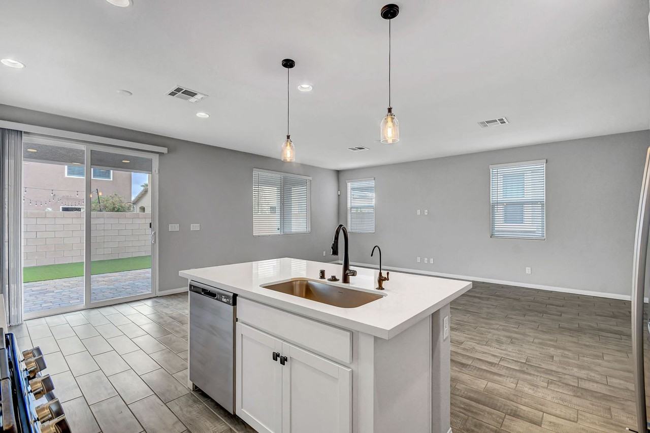 3221 Cromford Dr - Photo 6 of 30