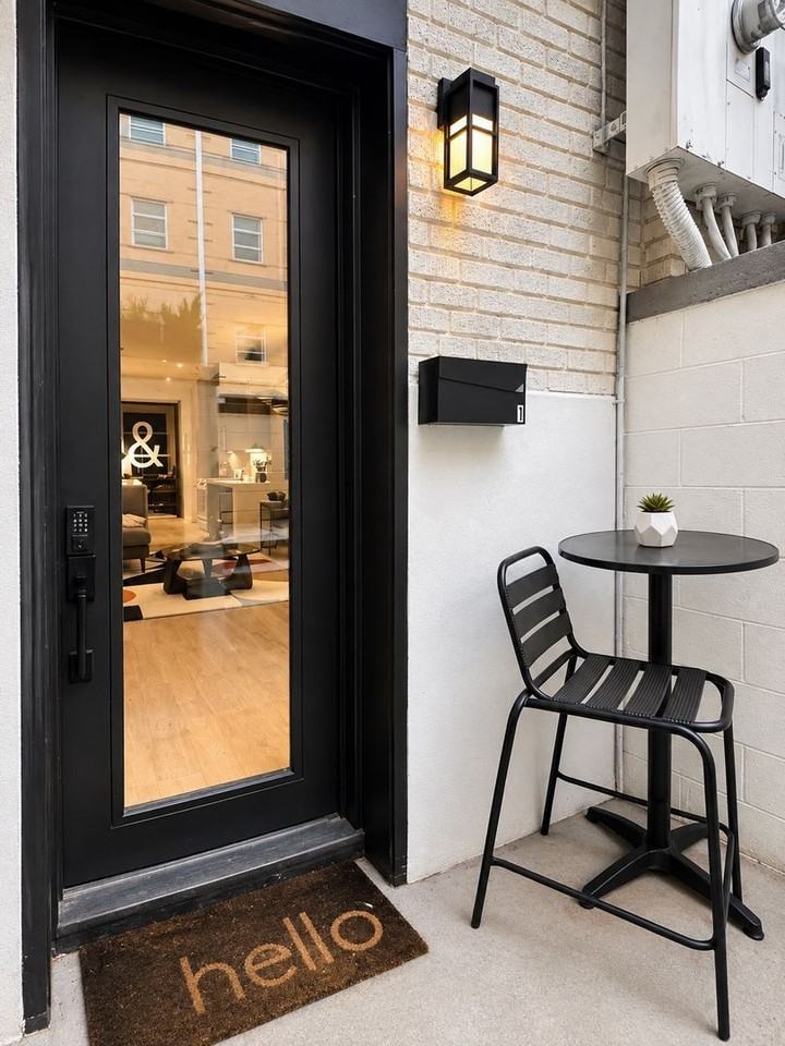 1471 Girard St Nw #1 - Photo 4 of 21
