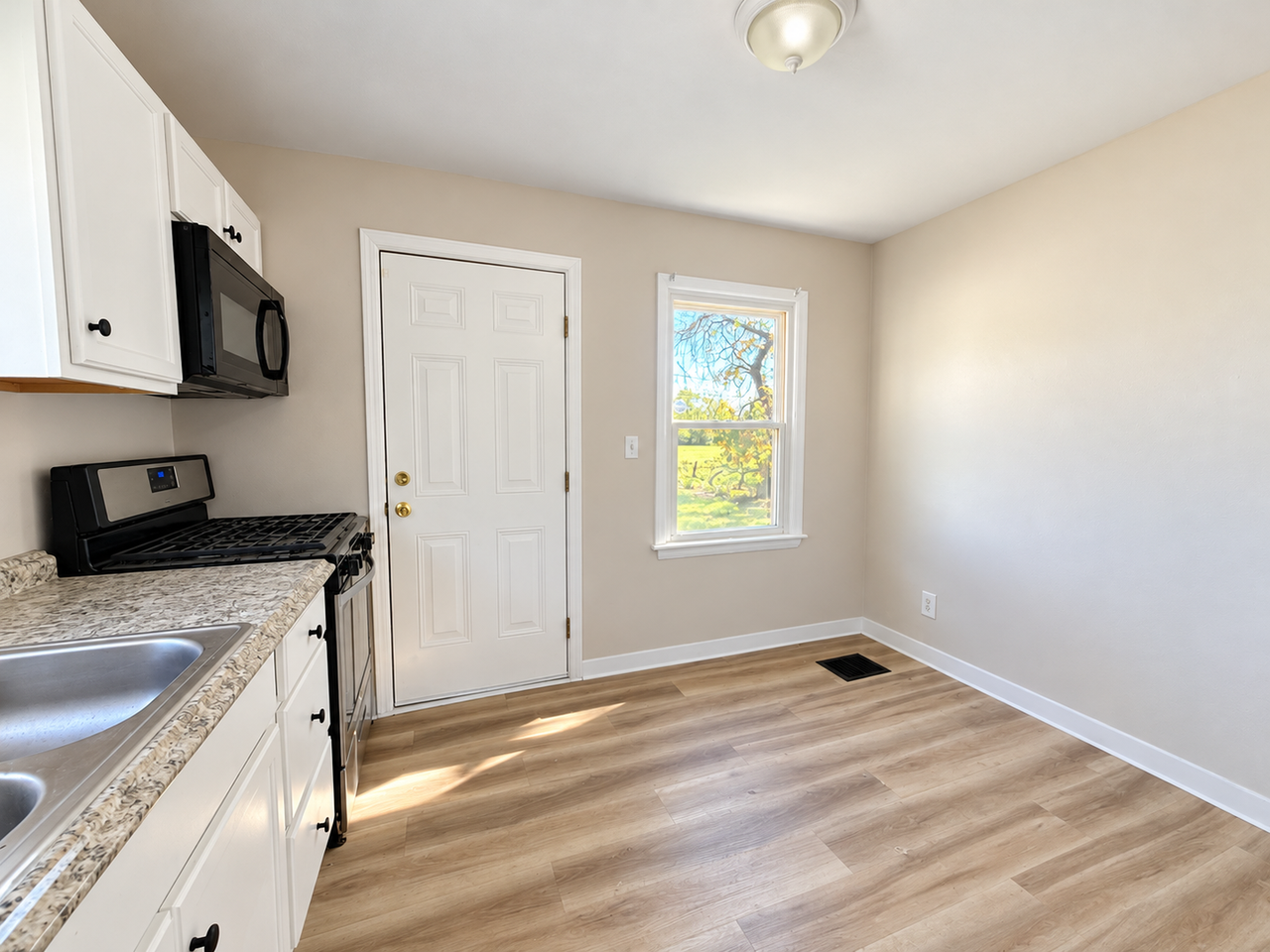 2372 Delbert Rd - Photo 6 of 14