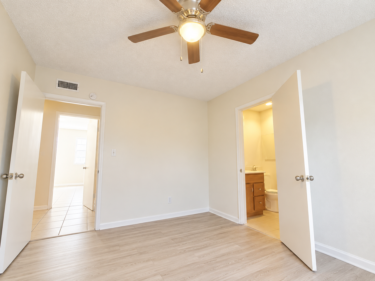 5049 54th St - Photo 6 of 21