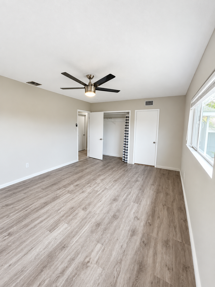5065 54th St - Photo 7 of 16