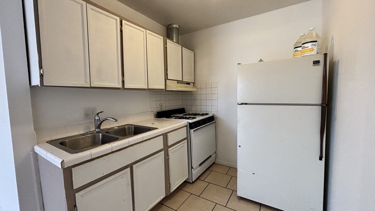 605 Meadow Road Unit 1 - Photo 6 of 6