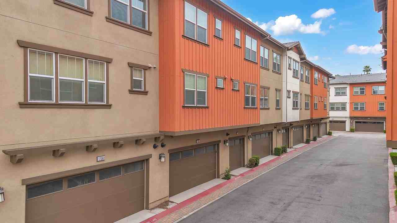 17054 Traditions Way - Photo 2 of 28