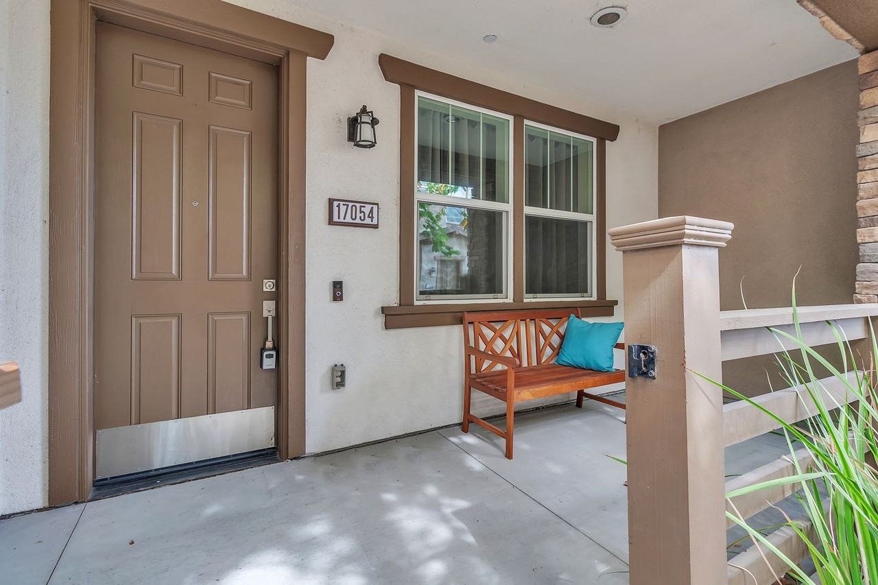 17054 Traditions Way - Photo 3 of 28