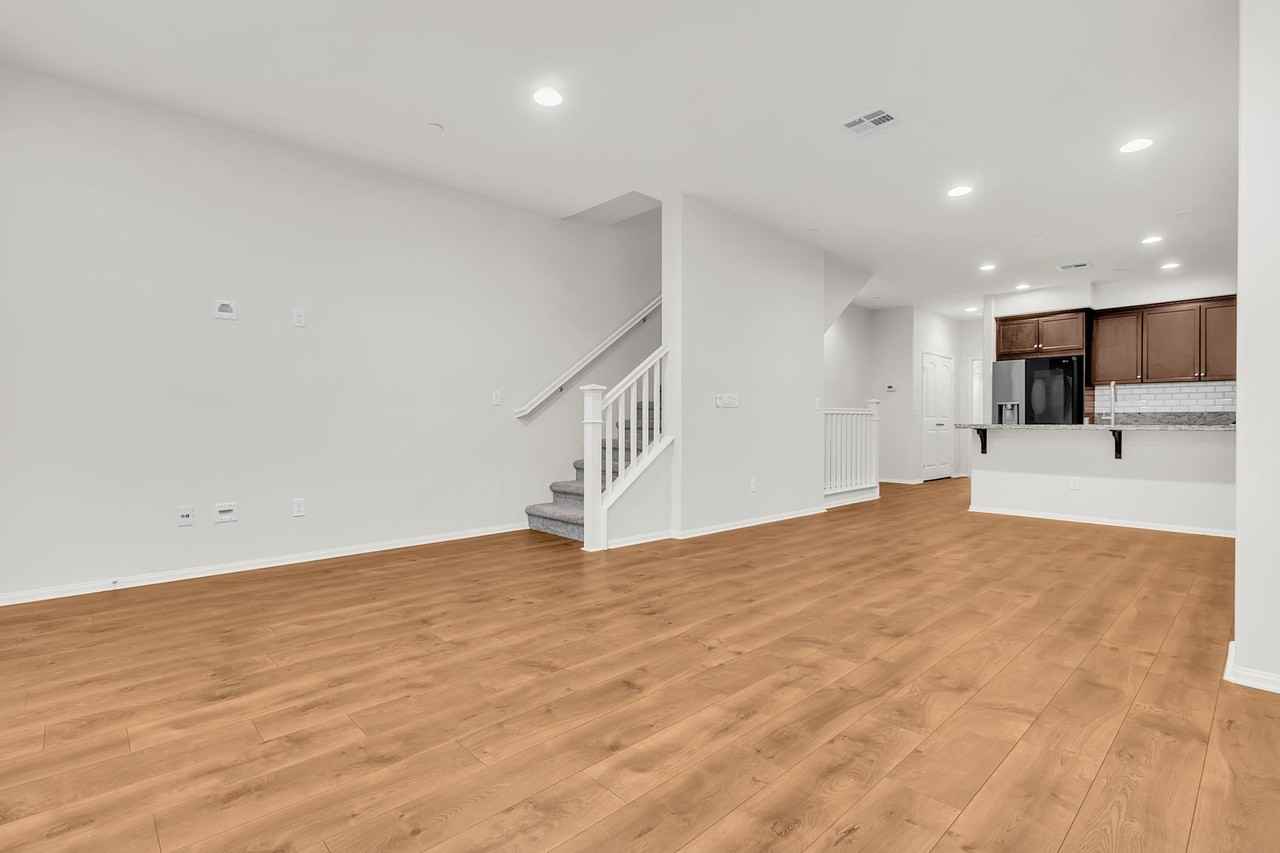 17054 Traditions Way - Photo 4 of 28