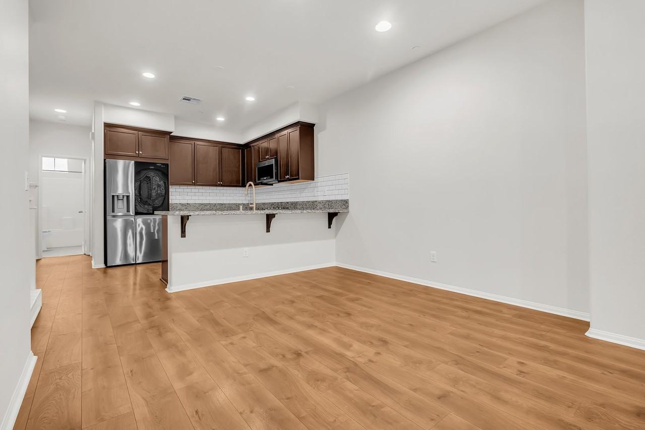 17054 Traditions Way - Photo 7 of 28
