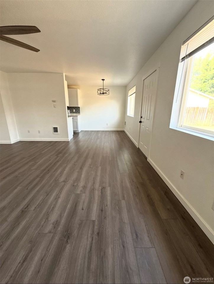 1906 N Yew St - Photo 3 of 14