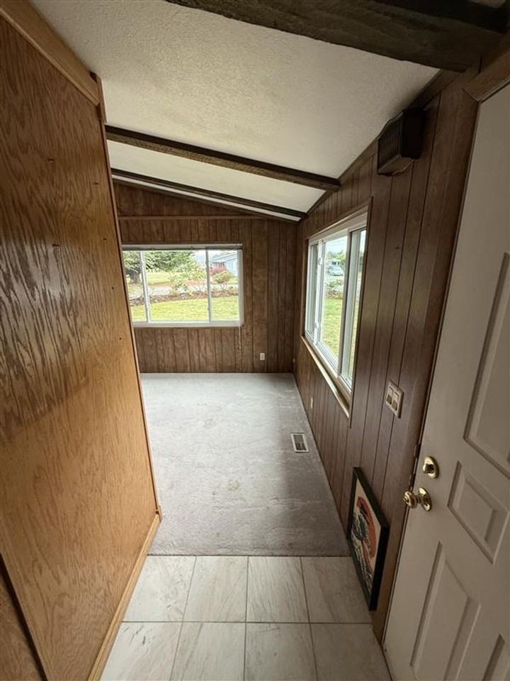 9585 Glenwood Acres Rd - Photo 3 of 36