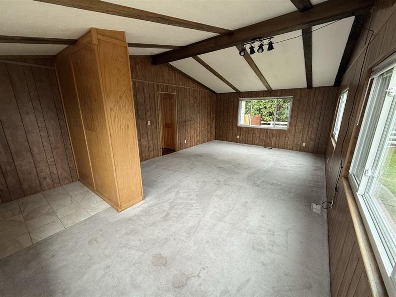 9585 Glenwood Acres Rd - Photo 4 of 36
