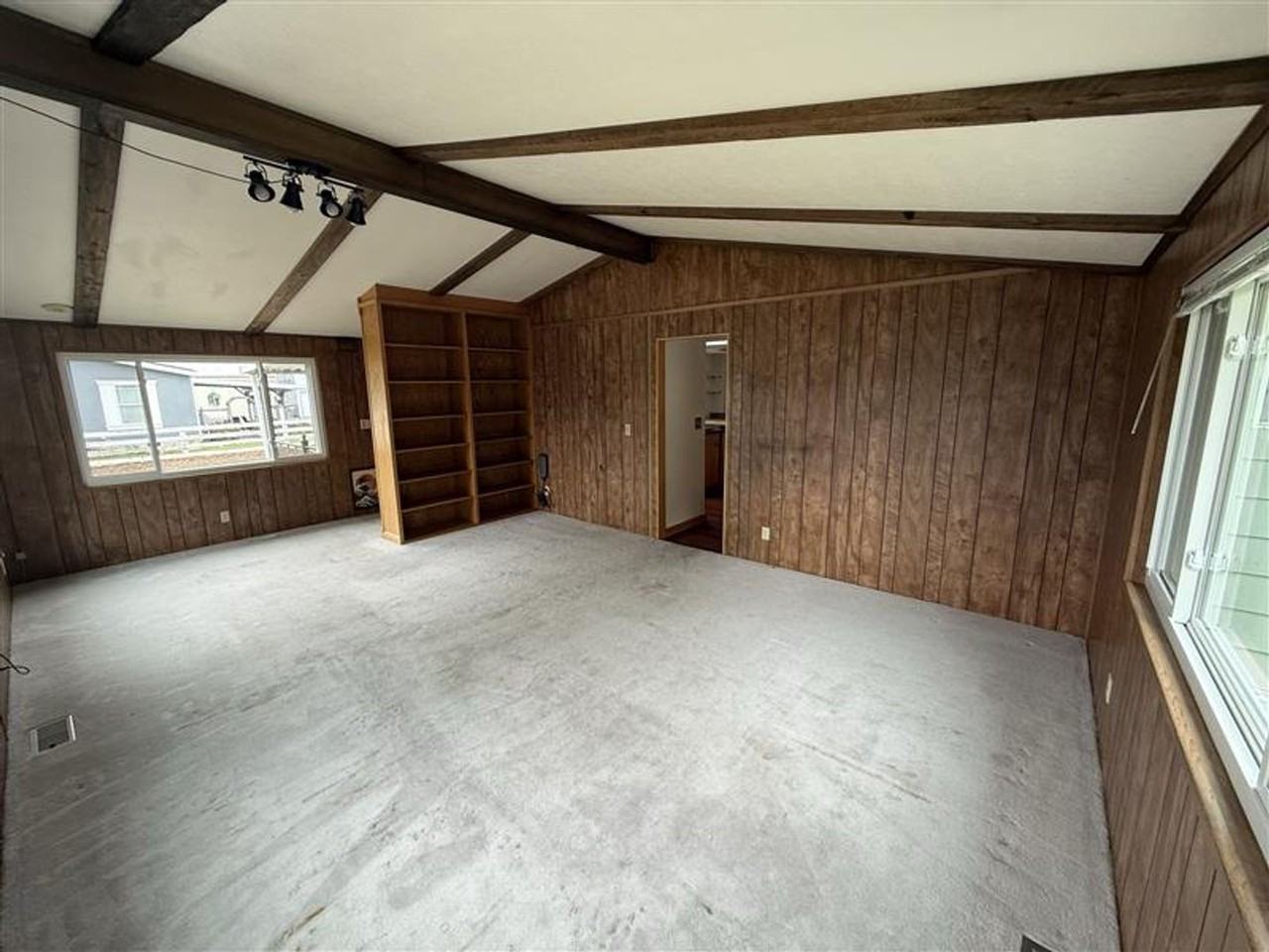 9585 Glenwood Acres Rd - Photo 5 of 36