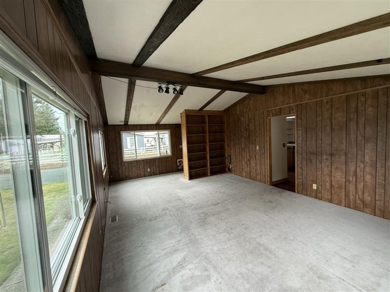 9585 Glenwood Acres Rd - Photo 6 of 36