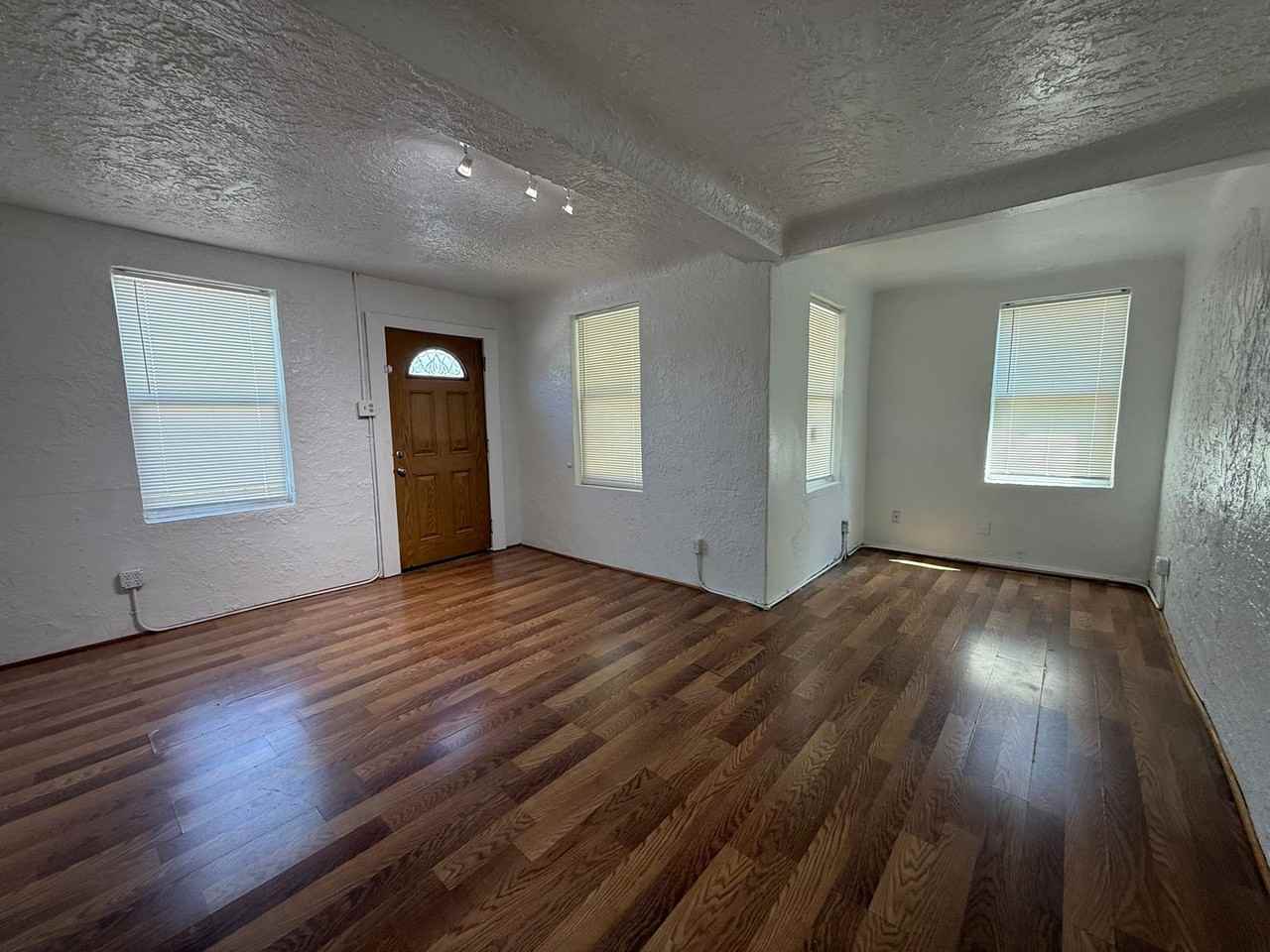 1638 Perez St - Photo 2 of 11
