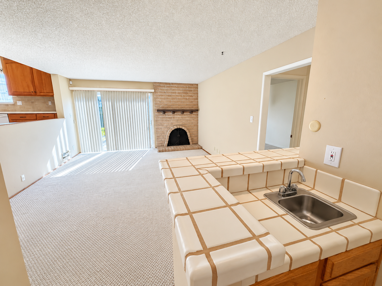 40161 San Carlos Pl - Photo 3 of 17
